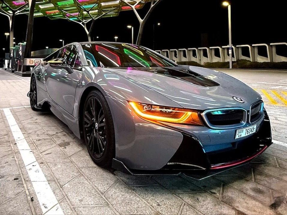 Own a BMW i8